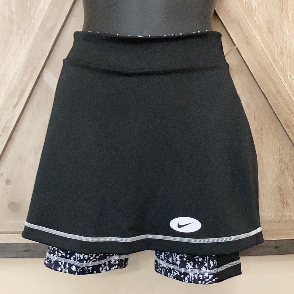 NIKE DRI- FIT SKORT